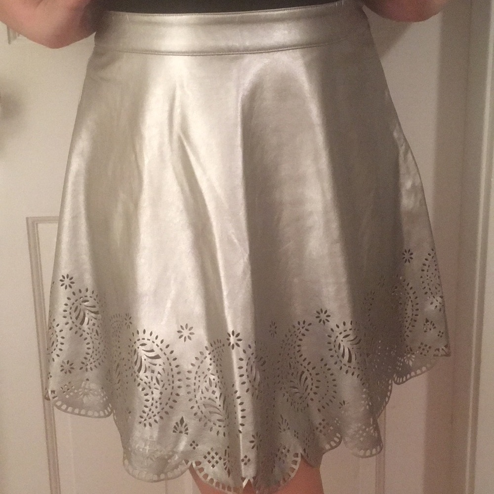 Metallic silver Pleather mini skirt